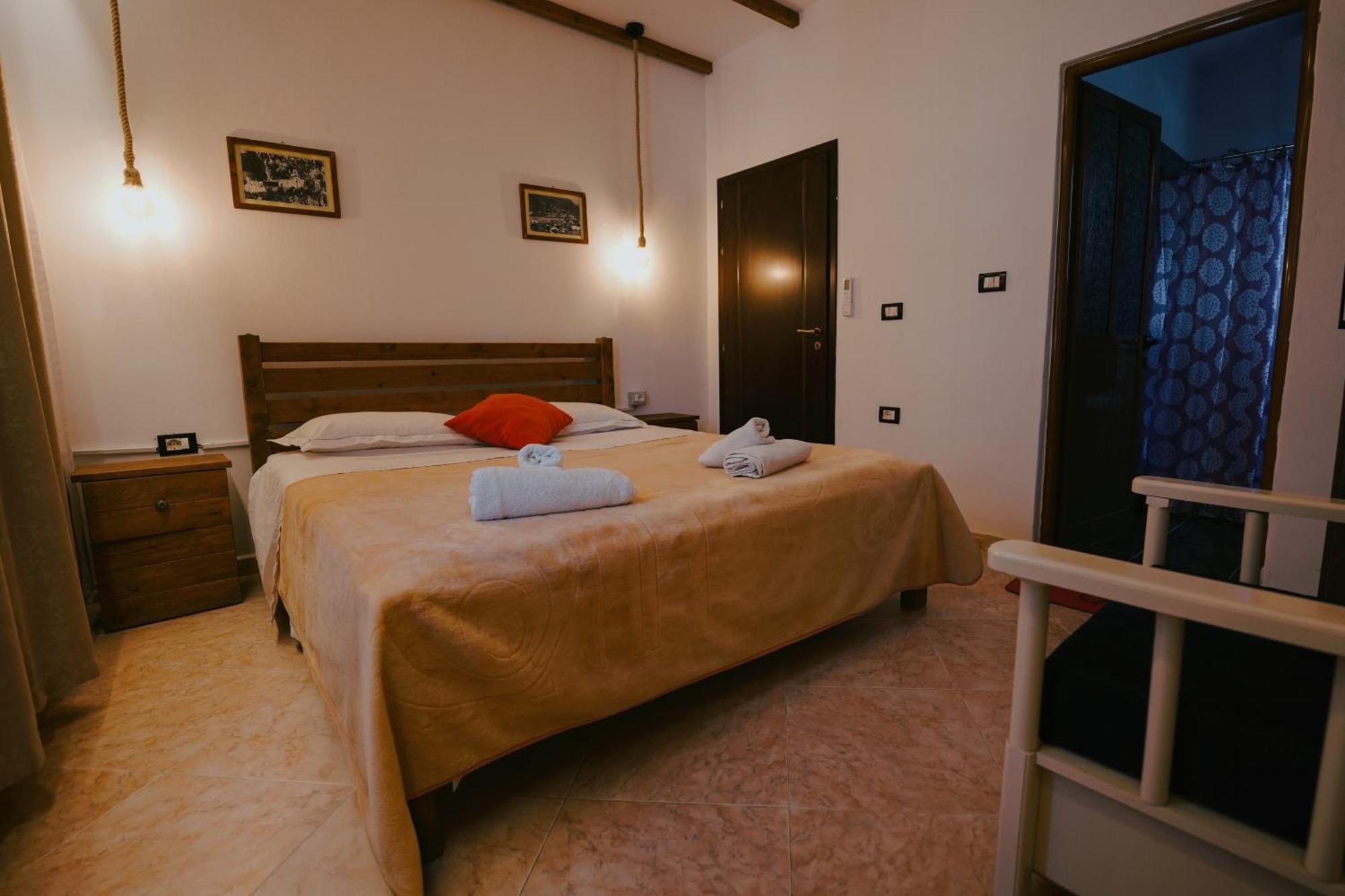 Maya Hostel Berat Luaran gambar