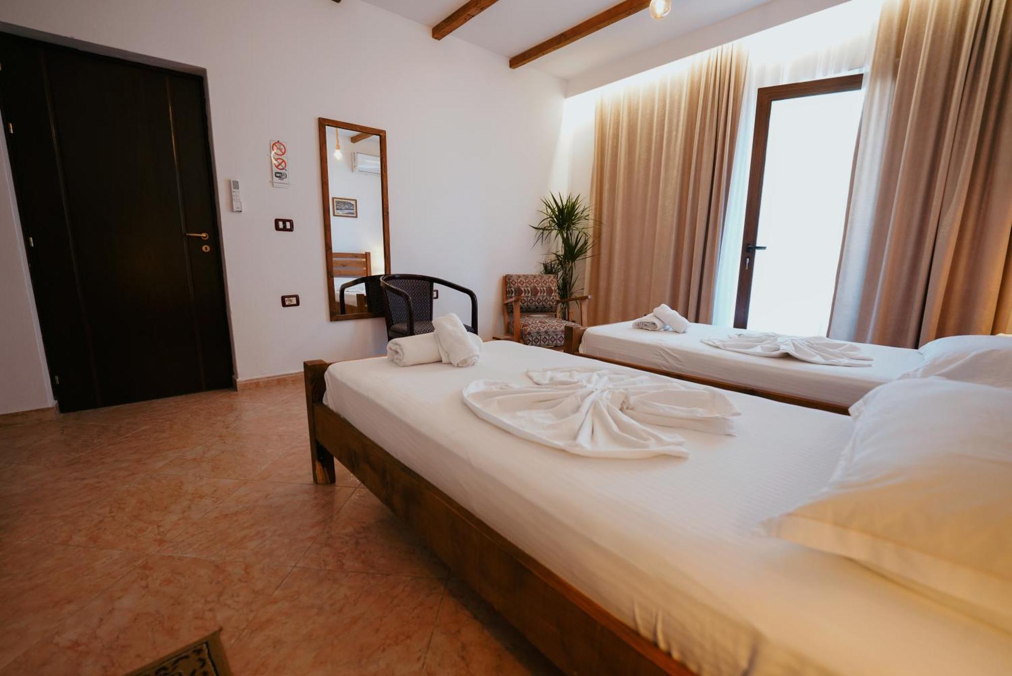 Maya Hostel Berat Luaran gambar